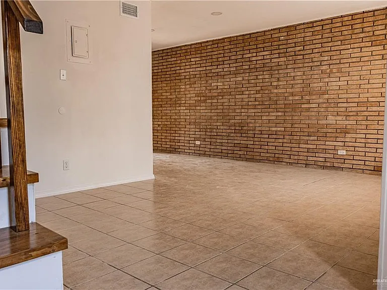 1600 W Nolana Ave #A-3 — Photo 2