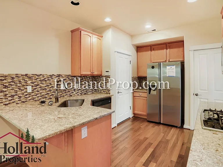 770 NE 72nd Ave — Photo 9