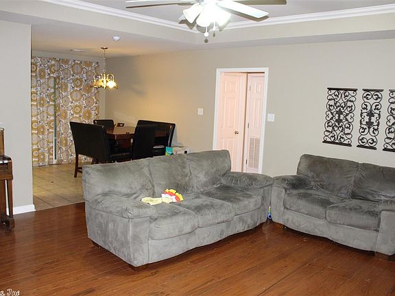 4th image of 2110 Fairmont Dr