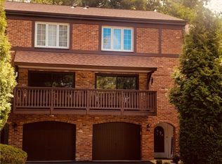 404 Allenberry Dr, Pittsburgh, PA