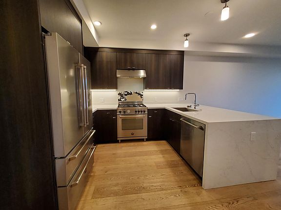 5th image of 2600 Harrison St #402