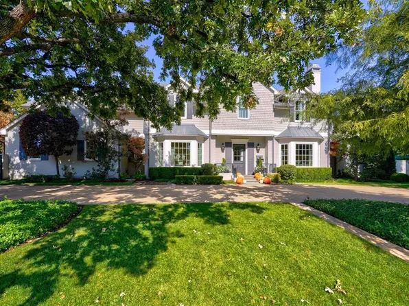 6710 Avondale Dr, Nichols Hills, OK 73116