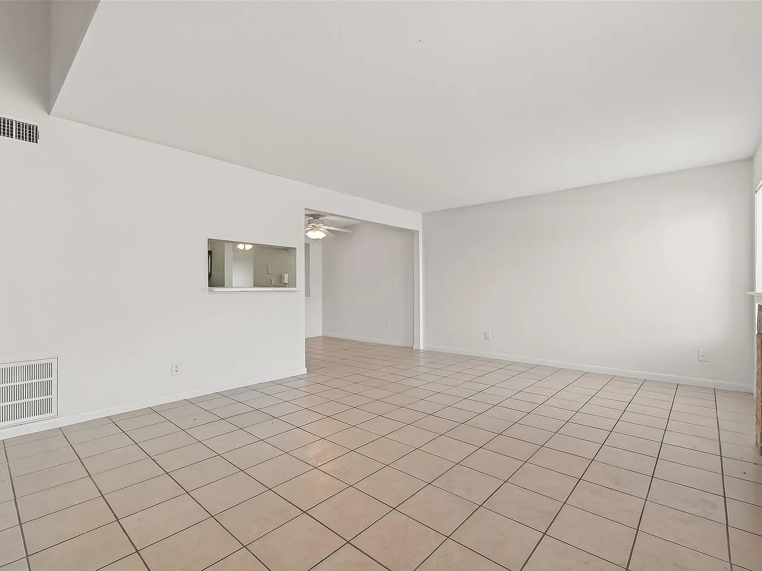 2 bed, 2.0 bath, 2160 sqft, $1,295 — Photo 4