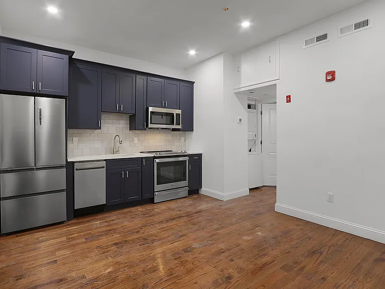 57 Trumbull St #2R — Photo 3