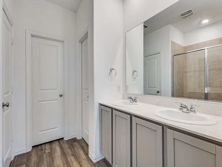 1601 Madison Dr — Photo 22