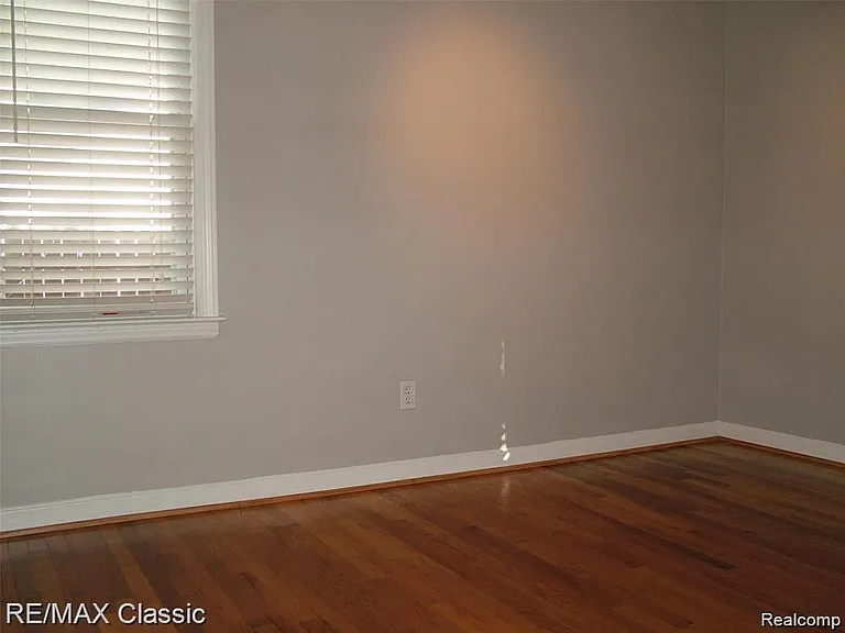 2702 N Main St — Photo 9