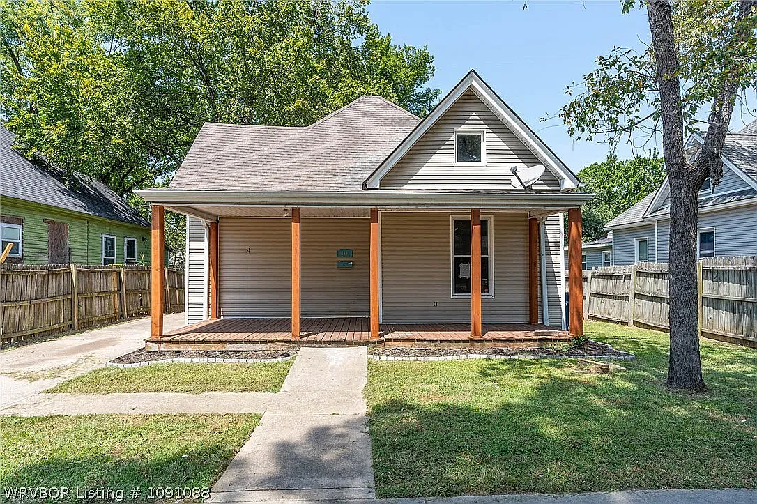 4 bed, 1816 sqft, $2,200 — Photo 1