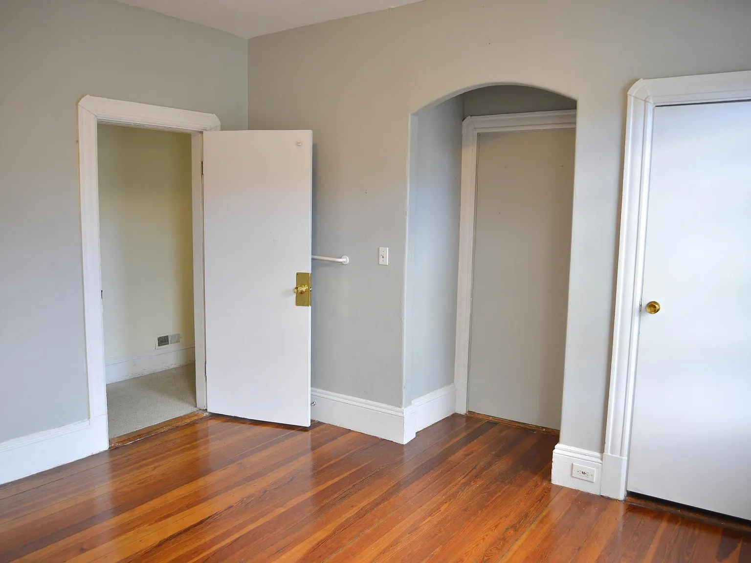 3 bed, 1300 sqft, $2,700 — Photo 4