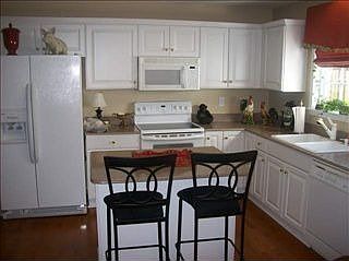 3rd image of 656 Ivybrooke Ave