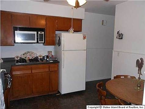 4th image of 557 Hanover Ave