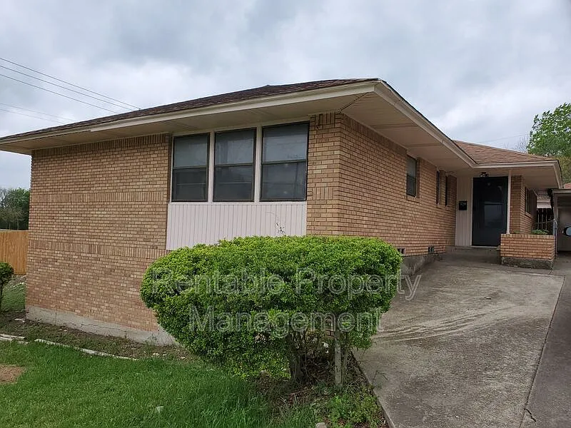 3239 Navajo Dr