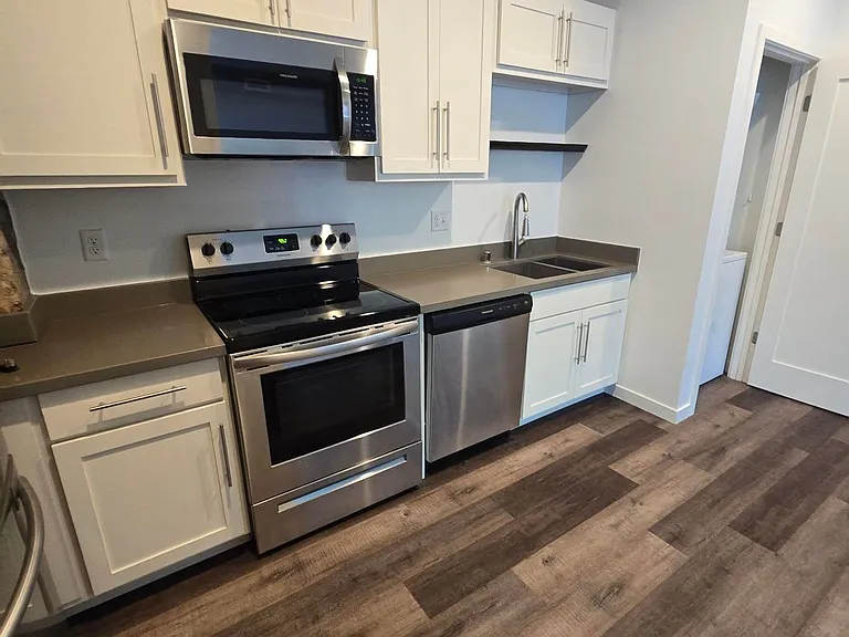 2448 1st Ave S #5 — Photo 2