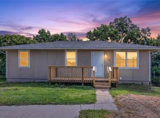 1226 W 3rd St, Edgerton, KS 66021