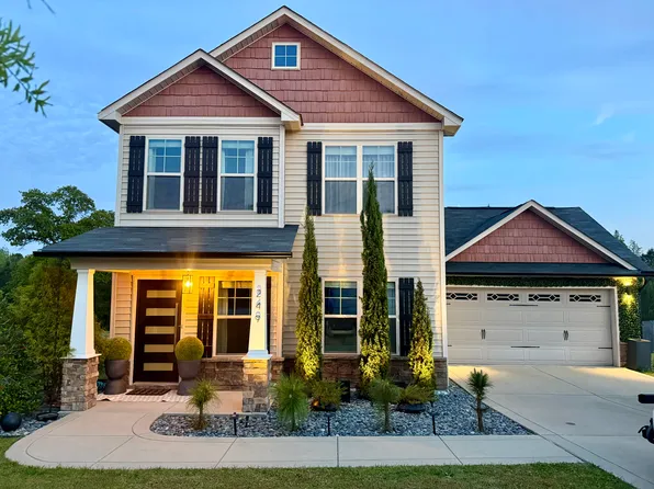249 New Castle Ln, Spring Lake, NC 28390
