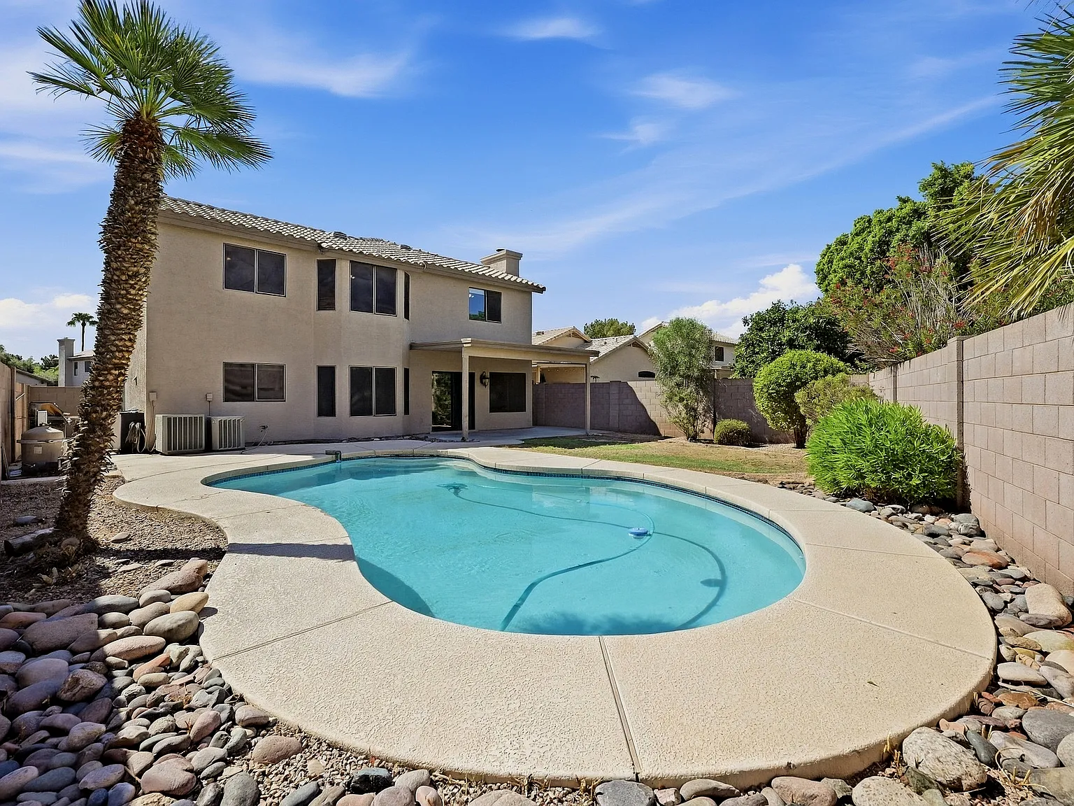 4 bed, 2.5 bath, 2380 sqft, $3,500 — Photo 2