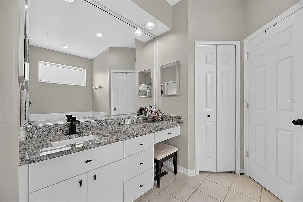 4 bed, 2349 sqft, $2,995 — Photo 4