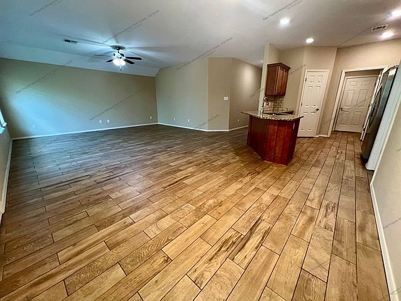 4th image of 601 Ridge Point Dr