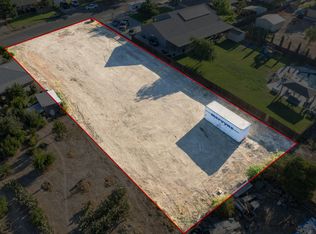 E Murphy Ave, Laton, CA 93242