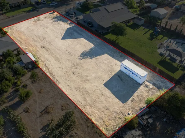 E Murphy Avenue, Laton, CA 93242