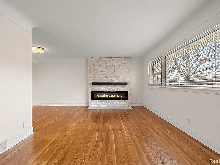 2046 Yorkshire Rd — Photo 13
