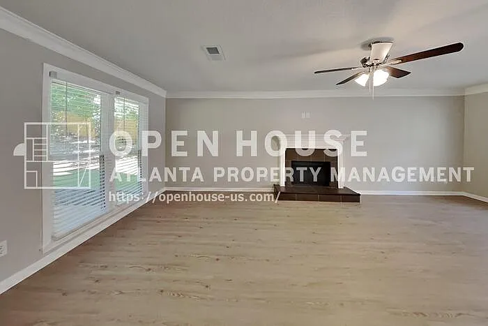 4 bed, 2.5 bath, 2326 sqft, $2,600 — Photo 4