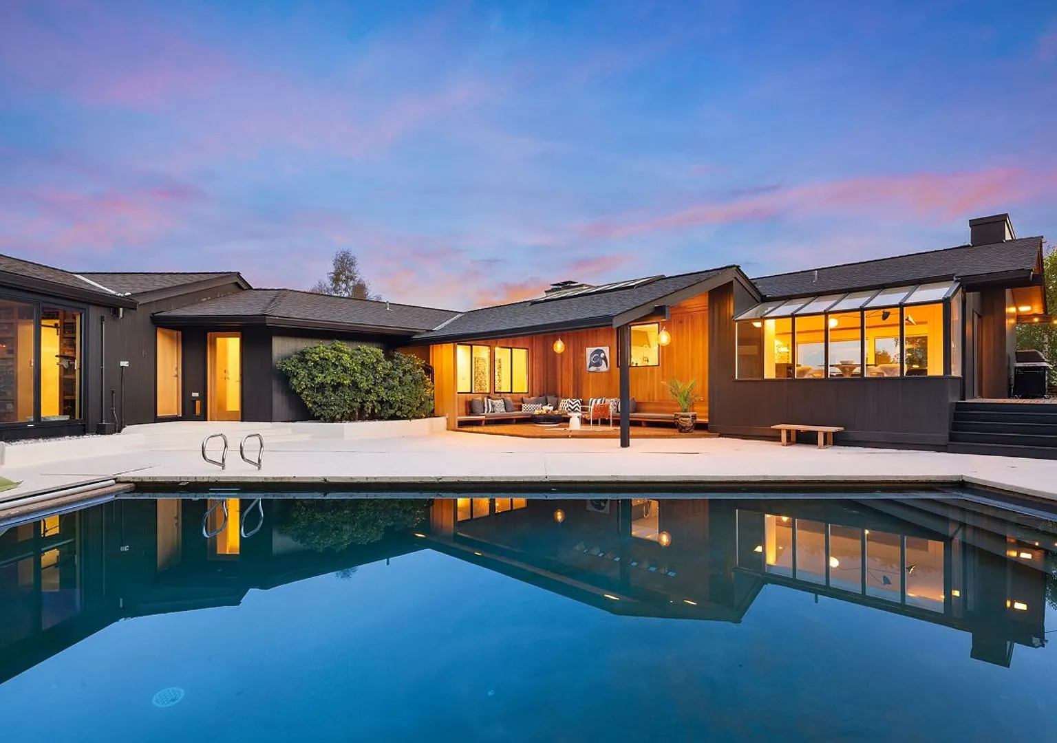 3Bd/3.5Ba Clyde Hill Home — Photo 2