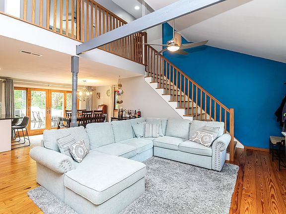 33 Clear Lake Manor Road East