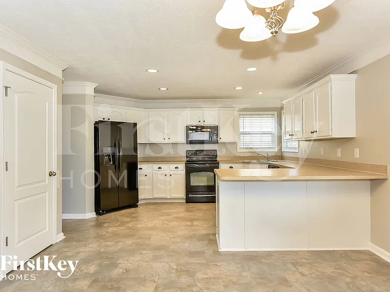 1161 Castlewood Dr — Photo 6