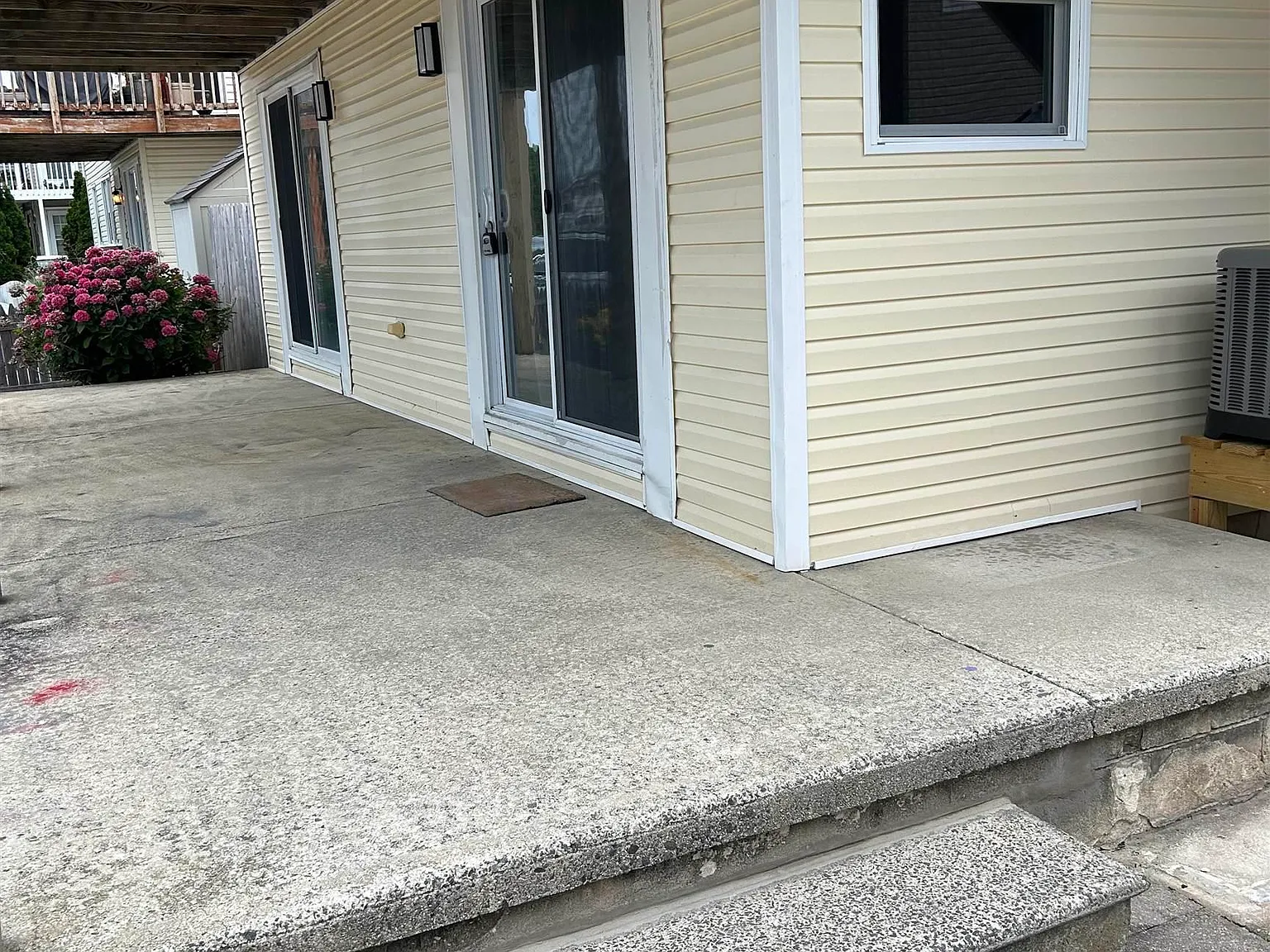 3 bed, 2.0 bath, $2,500 — Photo 2