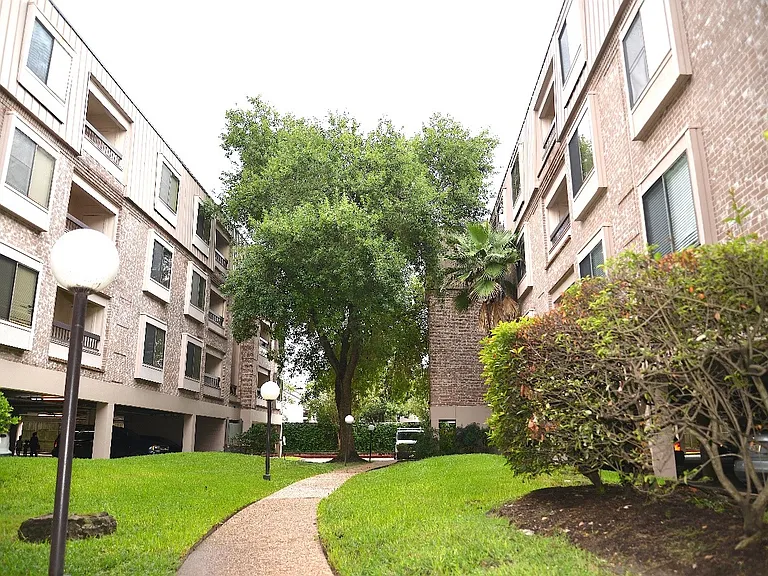 2207 S Braeswood Blvd #42J — Photo 16