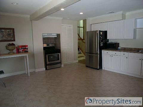 2nd image of 307 W 21st St