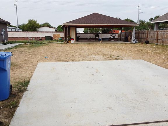 2nd image of 2818 Lavanda Dr