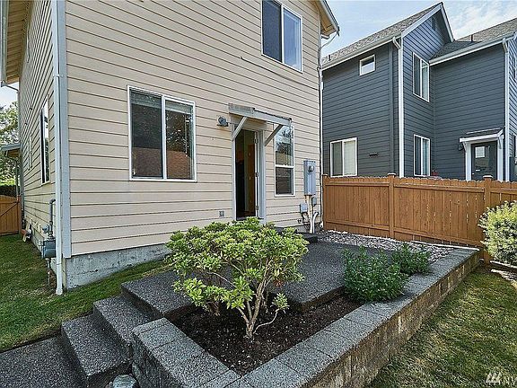 2nd image of 34736 SE Kinsey St