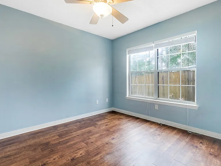 2060 Cambridge Cir — Photo 18