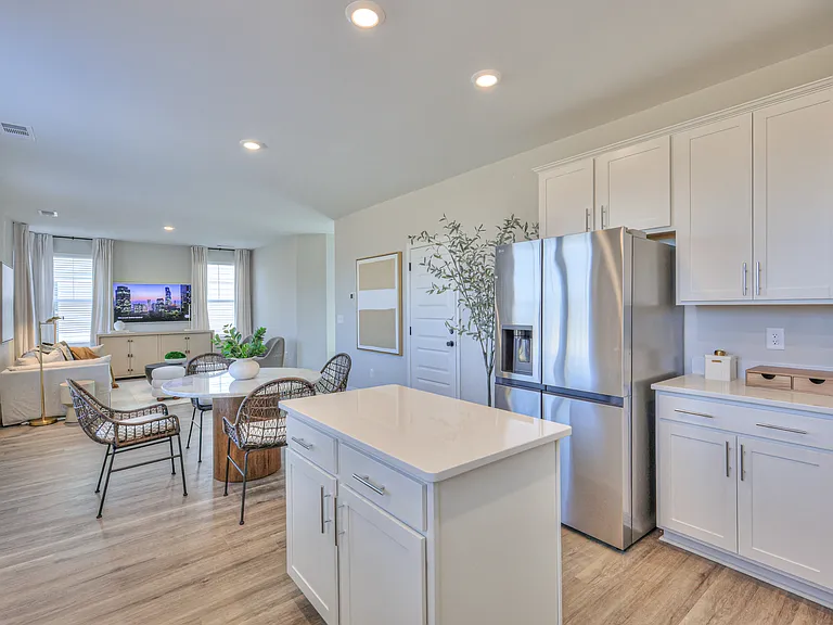 2762 Residences — Photo 15