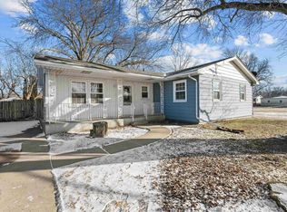 1207 12th St, Silvis, IL 61282