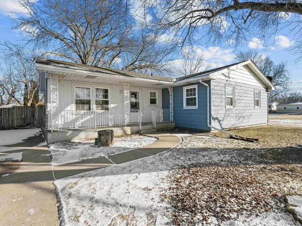 1207 12th St, Silvis, IL 61282
