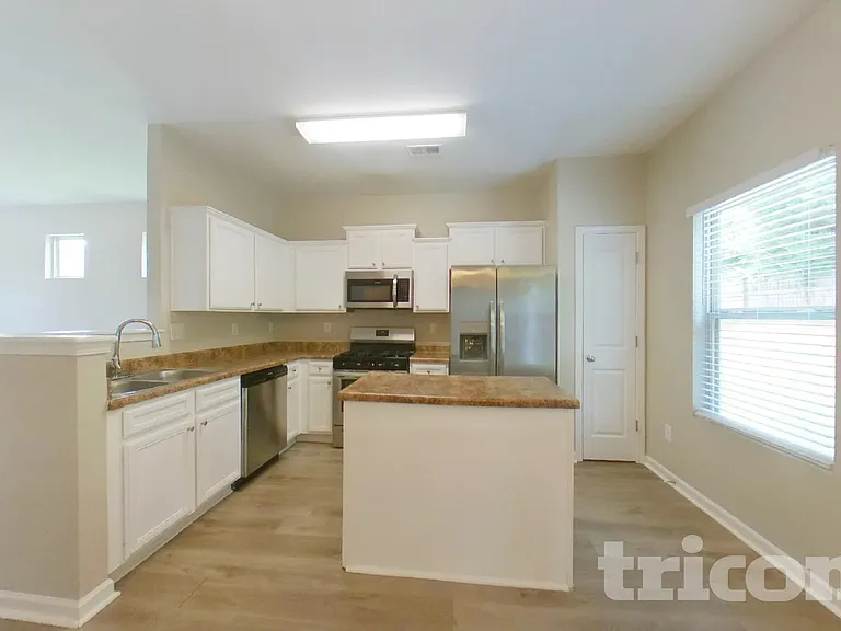 4118 Lindbergh Way — Photo 6