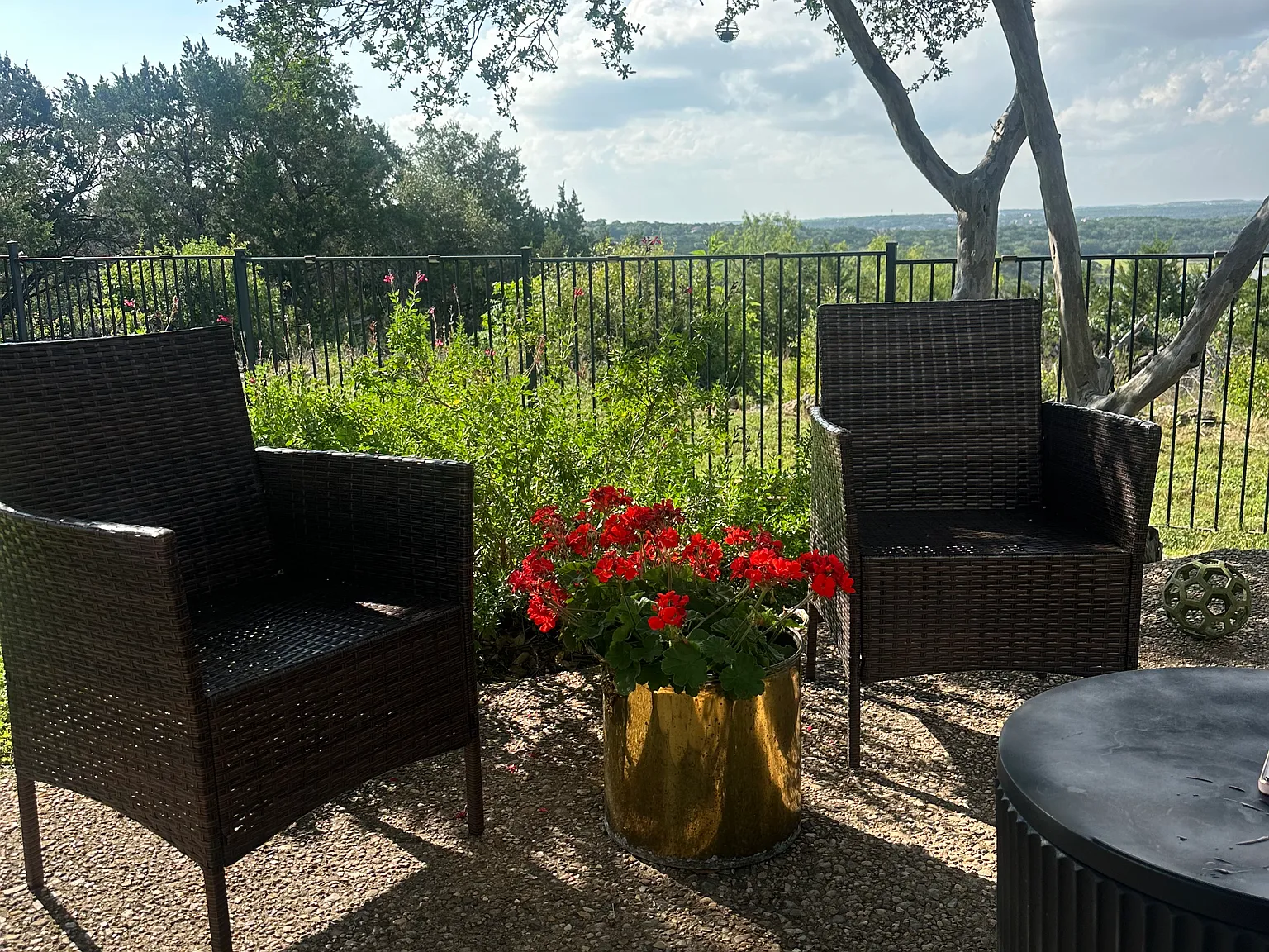 5 bed, 2580 sqft, $1,050 — Photo 3