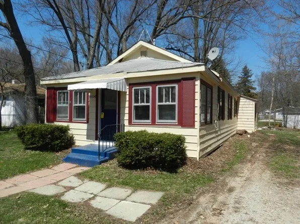 W1036 Violet Rd, Genoa City, WI 53128