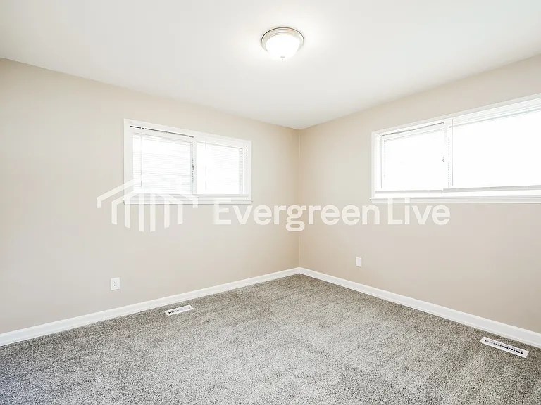 7973 Kirkland Dr — Photo 12