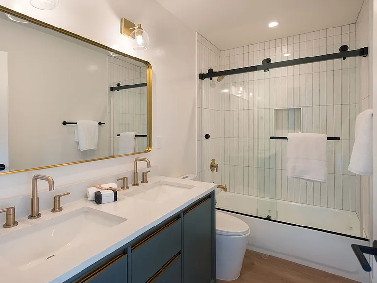 Modern Architect-Designed Apartments at El Domus A/C and In-Unit Laundry — Photo 19