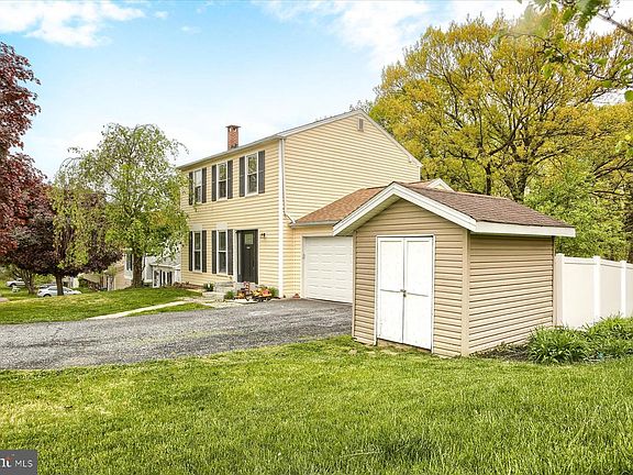 4th image of 1680 Pebblebrook Ln