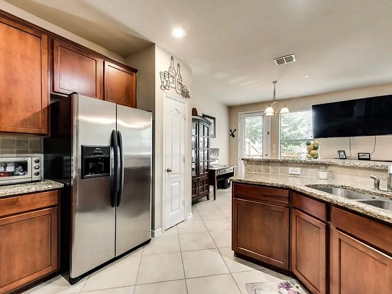 1608 Georgetown Dr — Photo 4