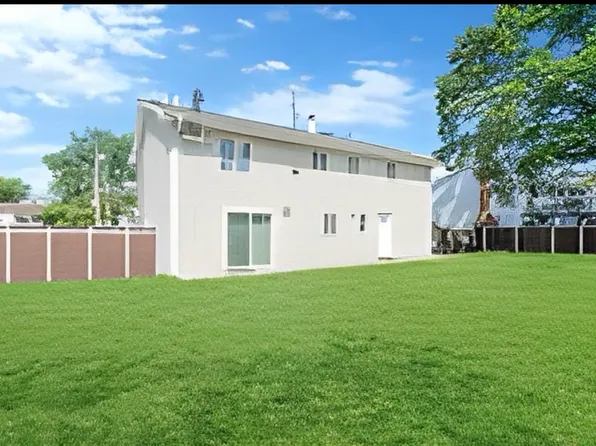 (undisclosed Address), Bay Shore, NY 11706