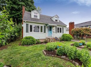 14 Cleveland St, Hyde Park, MA 02136