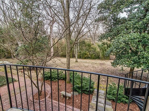 5th image of 412 Sunnyside Dr