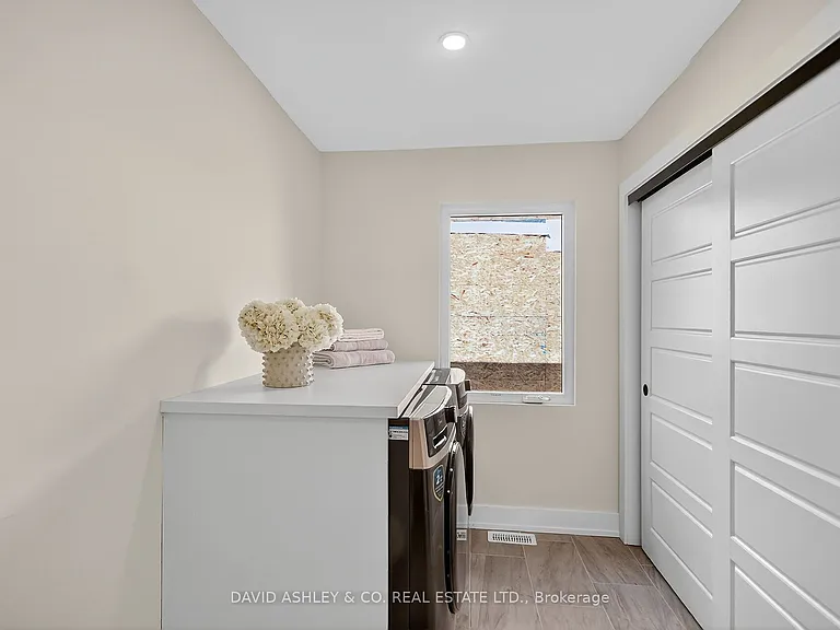 612 W Tweedsmuir Ave #MAIN — Photo 21