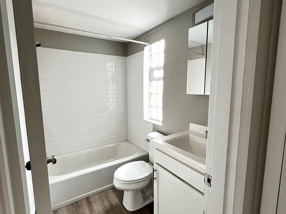 1st image of 1198 Far Hills Dr #1