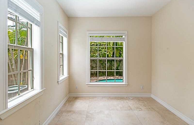 1st image of 901 SE 5th Ct